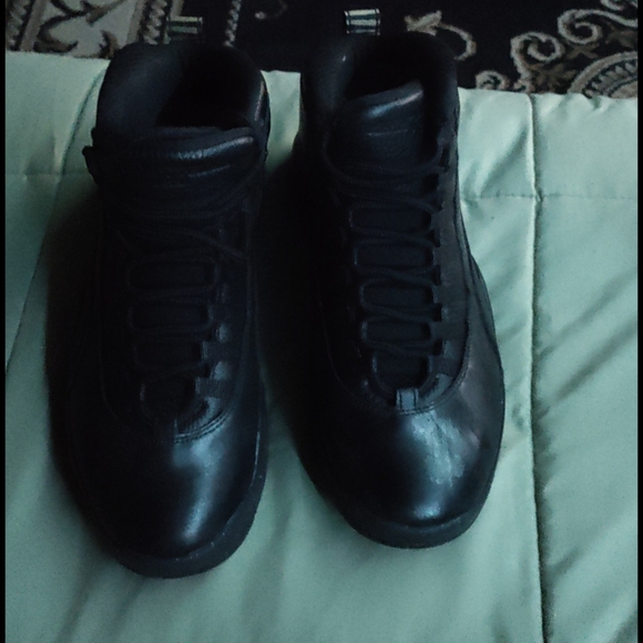 J's Retro 10'z NYC - Picture 2 of 4